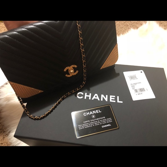 AUTHENTIC C.H.A.N.E.L CLUTCH - Picture 2 of 8